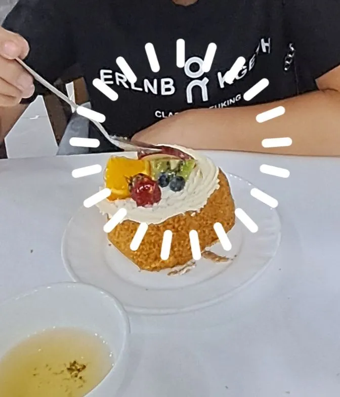 tort mazzali yoqimli mevali ijidan yumshoq tort . tort mazzali yoqimli mevali ijidan yumshoq tort .