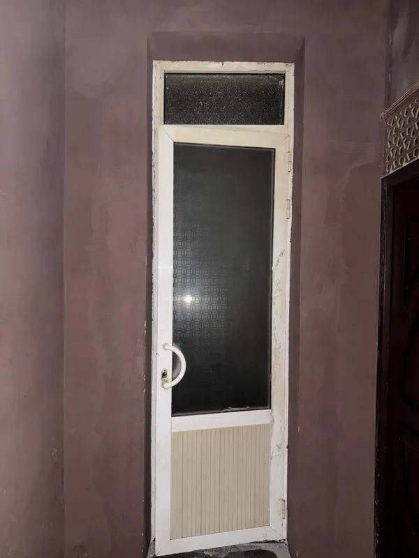 Продаю дверь и форточки на окно