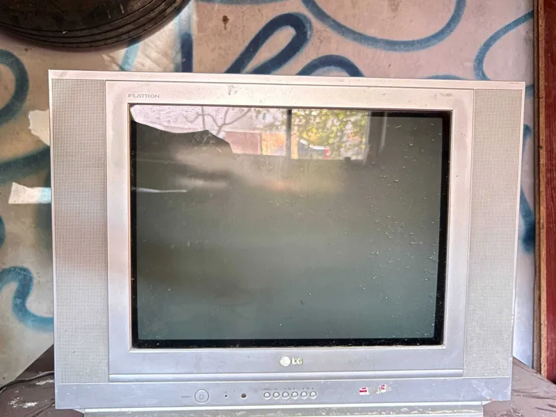 продаю 2 телевизора LG — фото 2