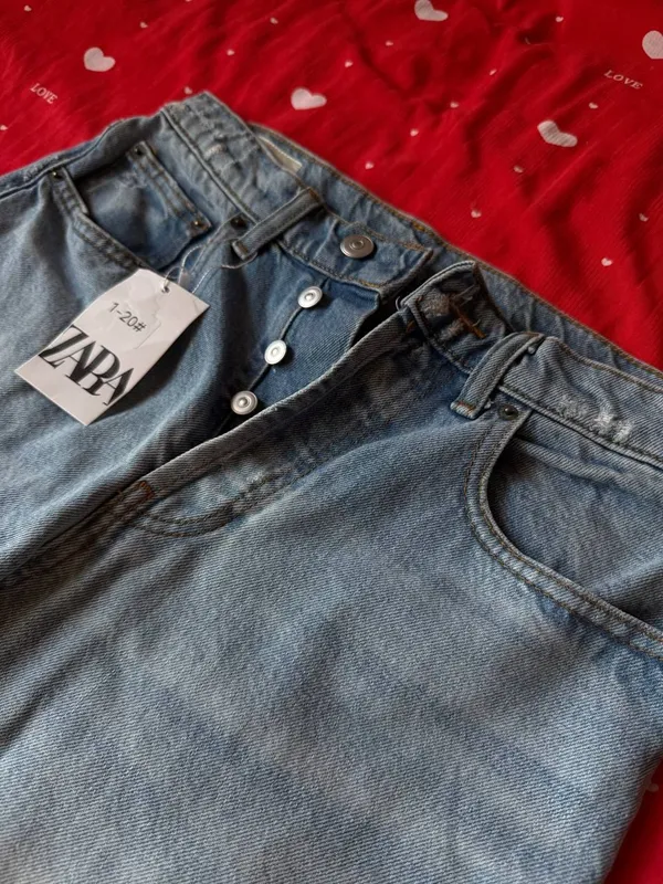 Оригинальные джинсы бренда ZARA. 1