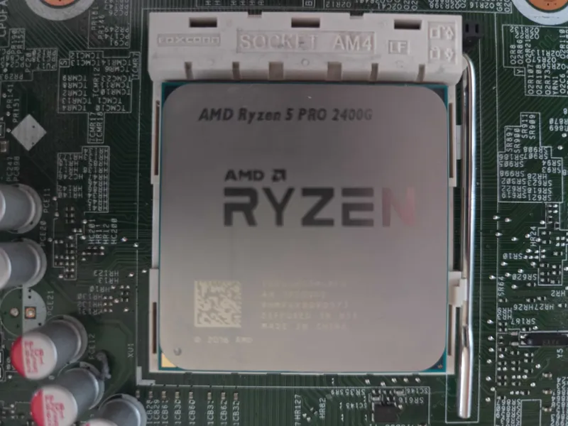 AMD Ryzen 5 PRO 2400G AMD Ryzen 5 PRO 2400G