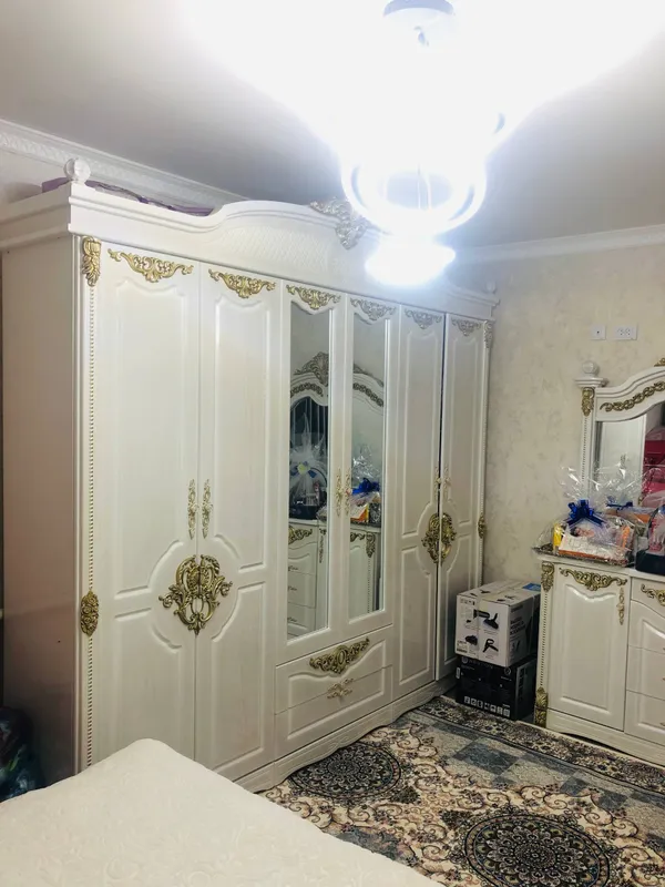 Стол и стулья на 12 персон, стенка-пенал, спальный гарнитур 2