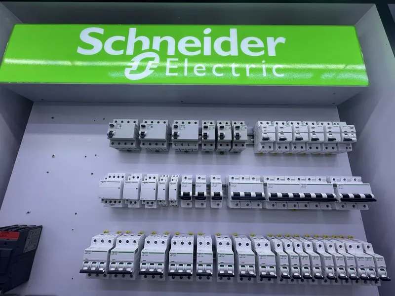 Автоматический включател от Schneider