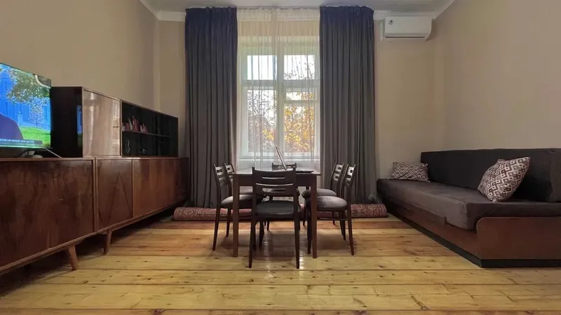 Сдаётся 3-комнатная квартира в центре (ориентир: IRISH PUB, ул. Шевченко)