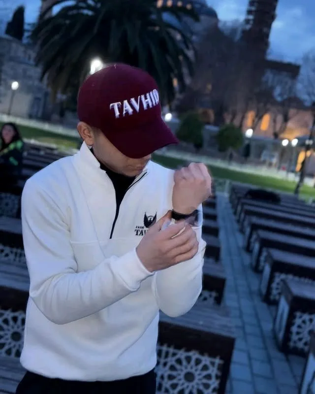 Tavhid Brendidan Sweatshirt va kepka 4 Tavhid Brendidan Sweatshirt va kepka 4