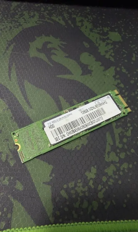 Samsung 128 GB M.2 PCI NVMe xotirasini sotaman 1 Samsung 128 GB M.2 PCI NVMe xotirasini sotaman 1