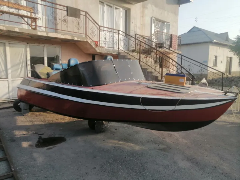 Kater sotiladi srochno 7 Kater sotiladi srochno 7