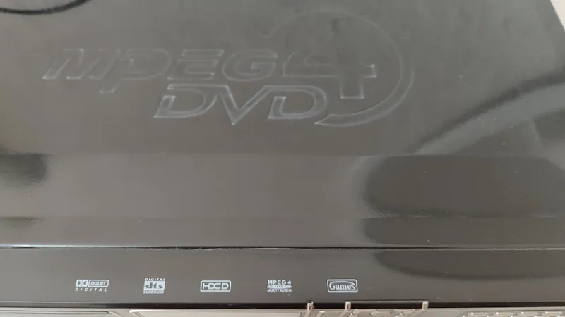 LG DVD ideal holatda 2 LG DVD ideal holatda 2