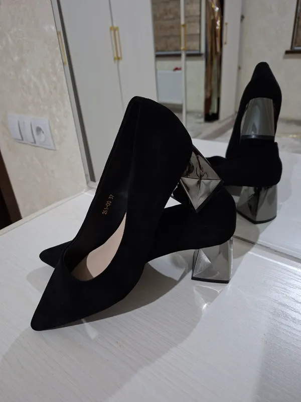 АРТ. №: 261-00
Цвет: чёрный (BLACK)
Размер: 37 2