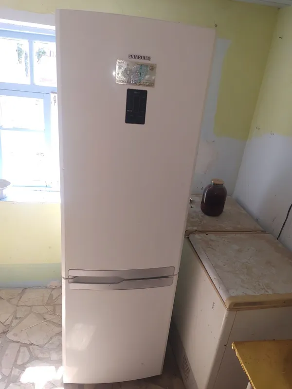 Xaladelnik samsung usta kurmagan juda zur moshni 2 kamerali juda balan 1