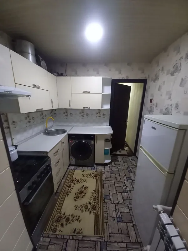Сдаётся 2 ком кв в Чирчике 1 этаж 2 мкн около канечки. 1 Сдаётся 2 ком кв в Чирчике 1 этаж 2 мкн около канечки. 1
