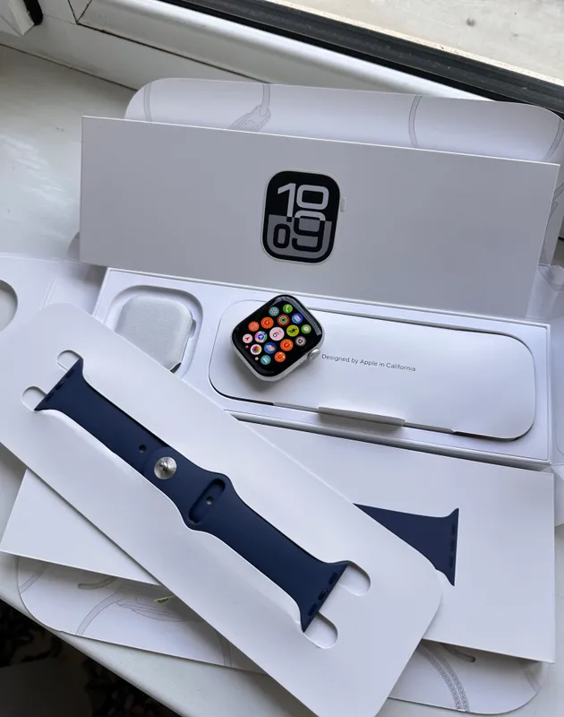 Apple Watch 10 Silver 42mm 100% 4 Apple Watch 10 Silver 42mm 100% 4
