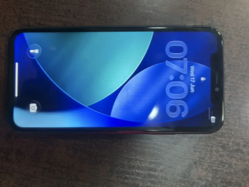 iphone11 xolat yaxw chaqa chuqas yoq