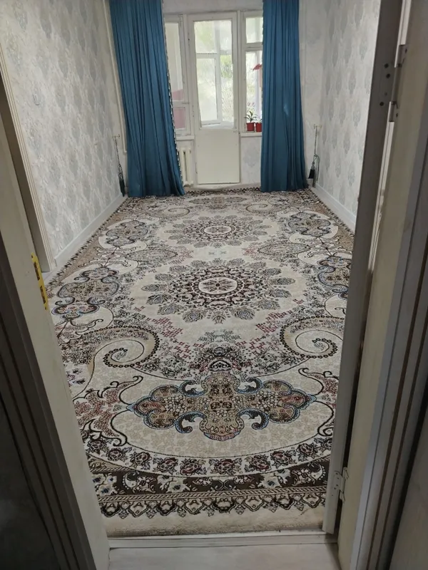 Продаю по договорной цене 1