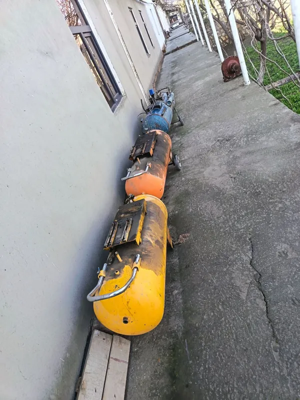 Kompressor bochka lari srochna sotiladi