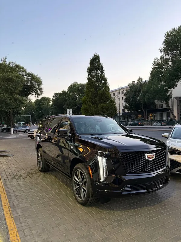 Cadillac Escalade sport 2025 2 Cadillac Escalade sport 2025 2