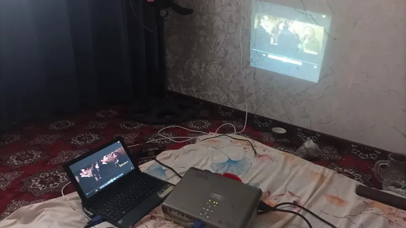 Proektr satiladi noutbuka ulanatogin hama narsasi bo pili 3 mln som