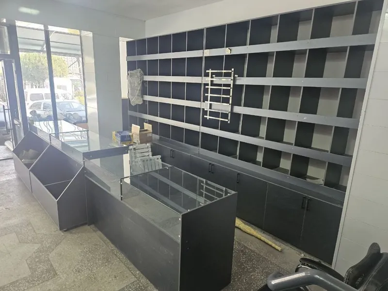 Vitrina mebel sotiladi arzon narxda 1