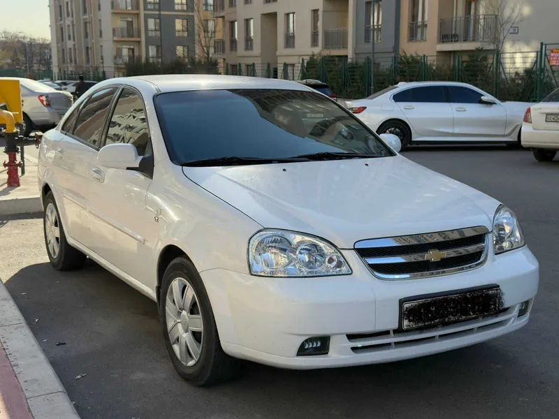 Lacetti 1.8 AT Ayol kishi haydagan ideal holatda toliq servis qilingan