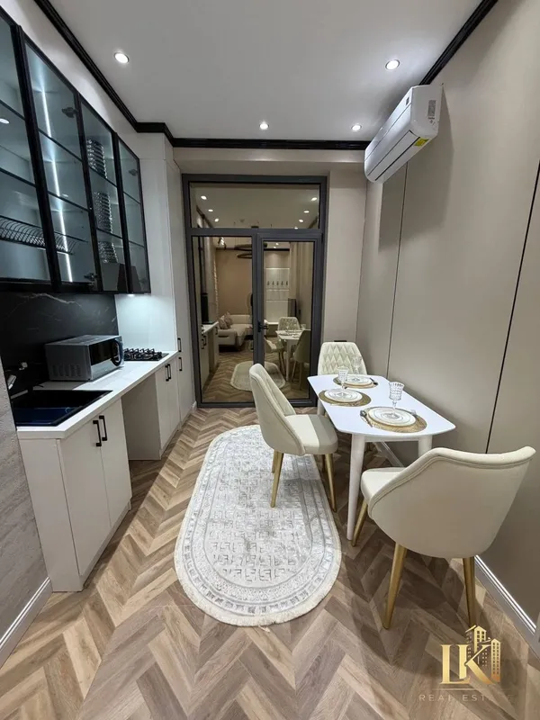 Продаётся 2-комнатная квартира в ЖК Imperial Club City (новостройка), евроремонт, с мебелью и техникой, вид во двор 6