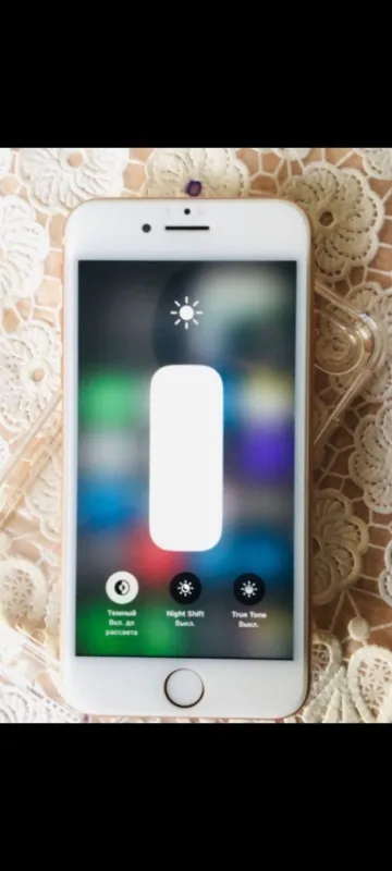 Iphone 8 rangi gold xotira 64g