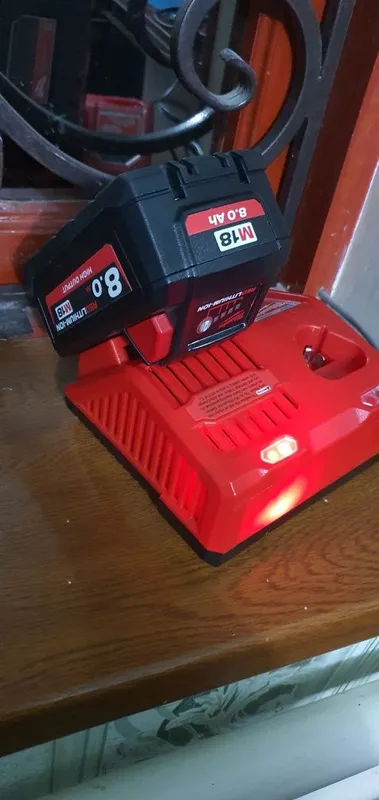 Продам аккумуляторы milwaukee m18 9 ампер и 8 ампер