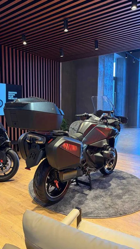 BMW R1300RT Aurelius Green 2026 4