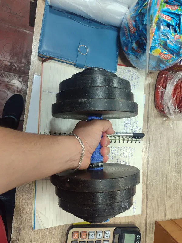 Gantel Toshlar sport uchun 25 kgdan 2ta . Yani 1 juft 50 kg boladi 2 Gantel Toshlar sport uchun 25 kgdan 2ta . Yani 1 juft 50 kg boladi 2
