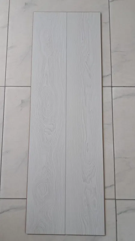 Laminat. Tarket optom. Plintus