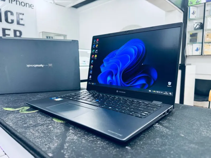 Laptop Dynabook Core i7-1185G7 8GB 256GB