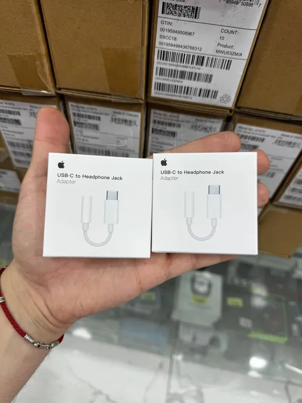 Адаптер Apple Lightning / Type‑C на разъём для наушников (Jack)