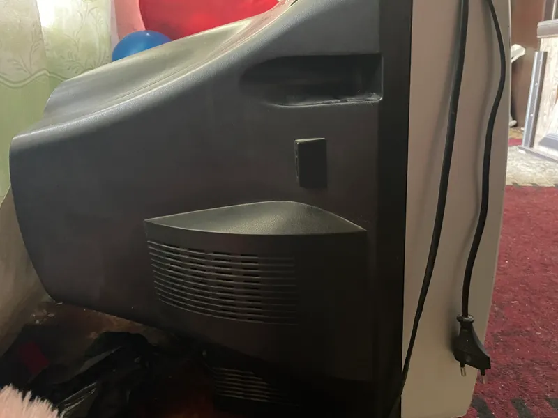 Televizor sotiladi 1