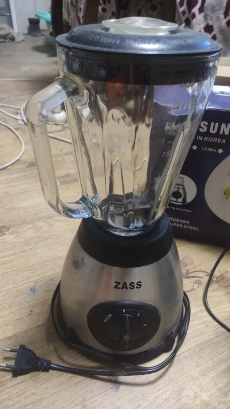 Ehtiyot qismlarga 2 ta stol usti blender sotiladi. 3 Ehtiyot qismlarga 2 ta stol usti blender sotiladi. 3