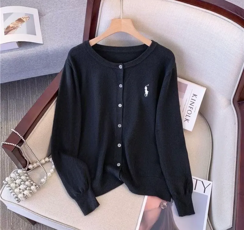 Чёрный кардиган в стиле old money / casual. 2