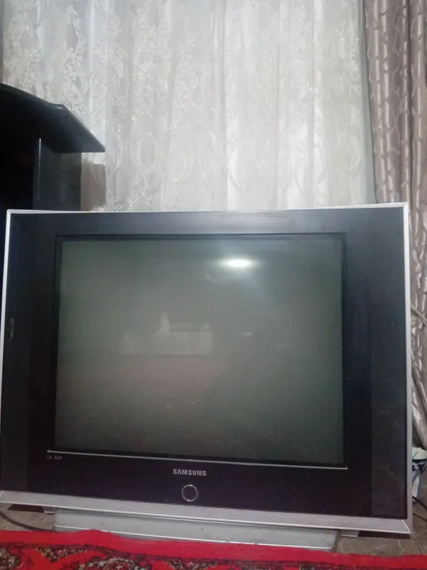 Televizor sotiladi
