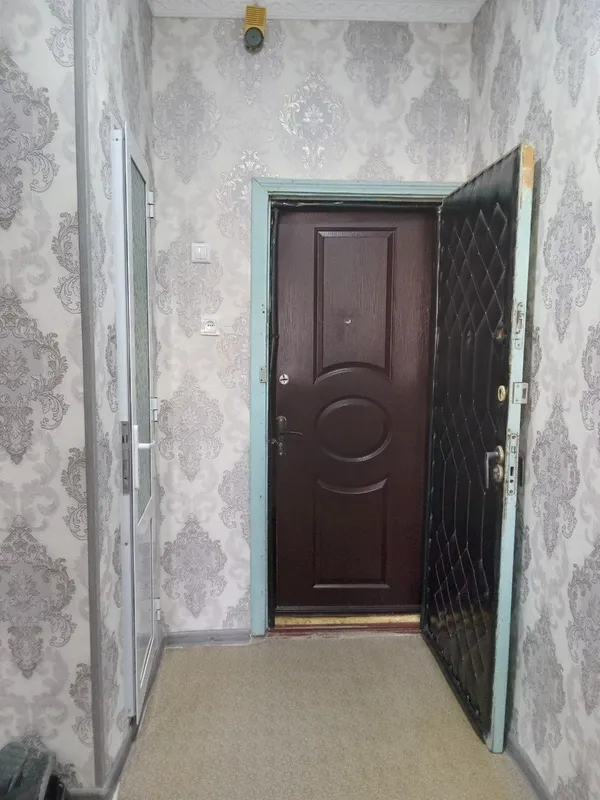Sotiladi 5/2 da 1 xona 4 etaj 5 etajli dom 5/2 da 1 xona (42m²) 4-e Sotiladi 5/2 da 1 xona 4 etaj 5 etajli dom 5/2 da 1 xona (42m²) 4-e