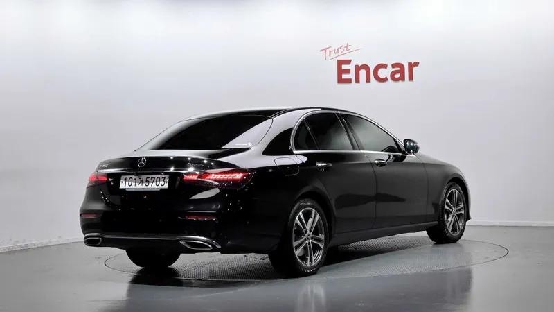 Продаётся Mercedes-Benz E-Class E350 4MATIC Avantgarde — фото 1