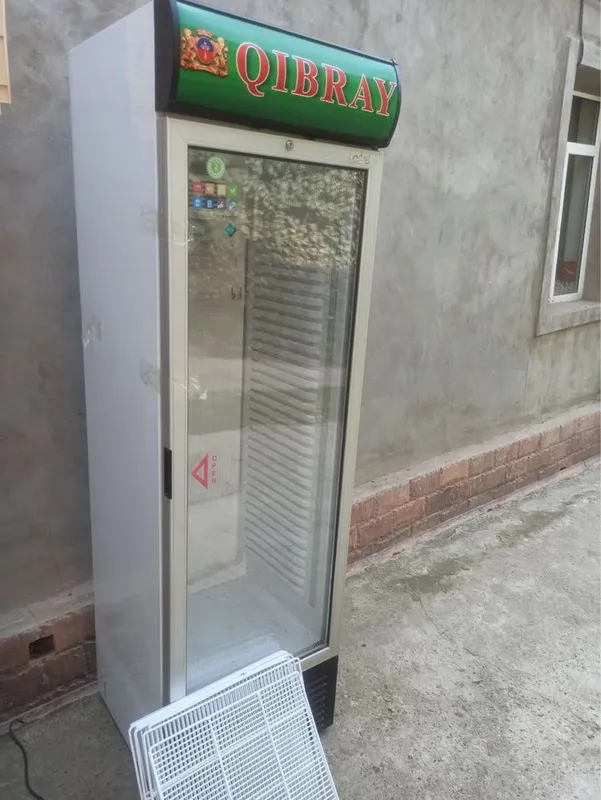 Витринный холодильник