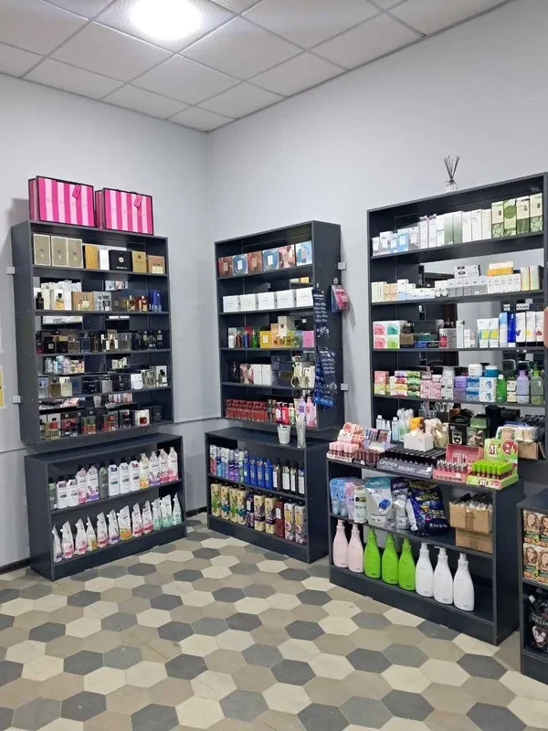 Продаются полки в магазин на стены и на пол 5 Продаются полки в магазин на стены и на пол 5