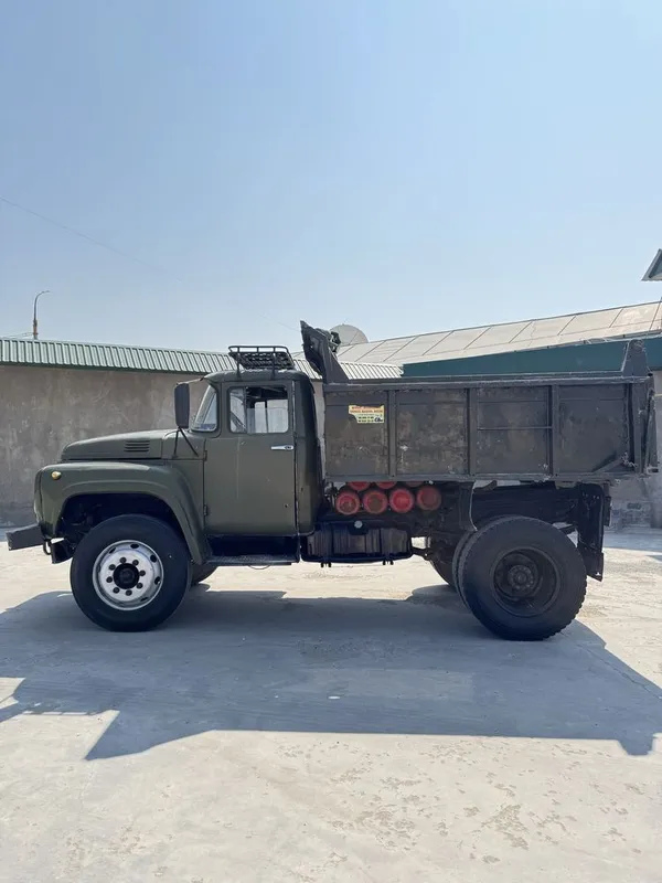 Zil sotiladi 1990 yil 1 Zil sotiladi 1990 yil 1