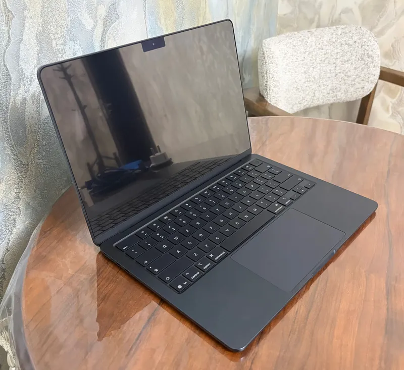 Macbook Air M5 13 24gb/1tb Midnight (1 oy ishlatilgan)