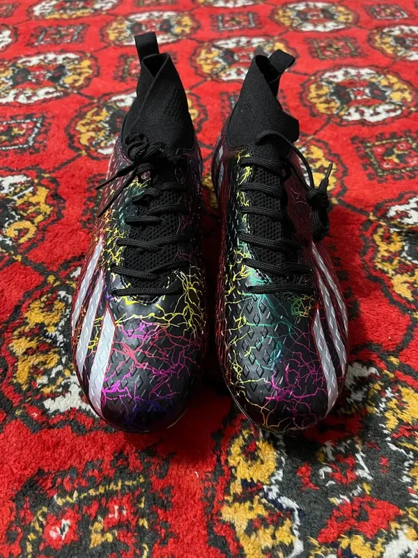 Adidas butsi profesyonallar uchun futbol oʻynash uchun — фото 2