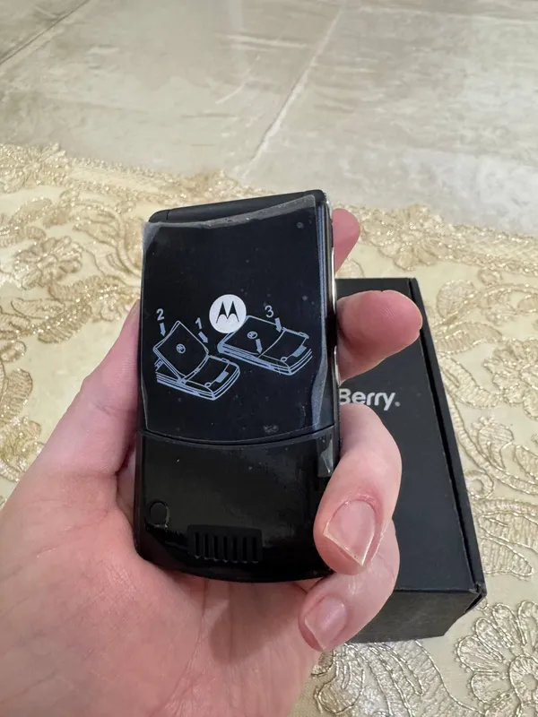 Новый Motorola Razr V3 GSM 1SIM Регистрация отган — фото 2