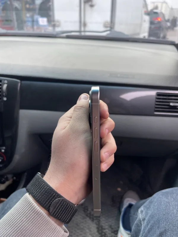 iPhone 15 Pro 4