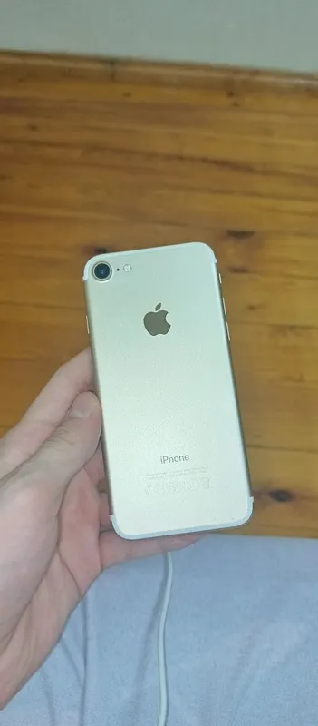 Продам iPhone 7, 32 ГБ. Телефон полностью рабочий, без iC 2