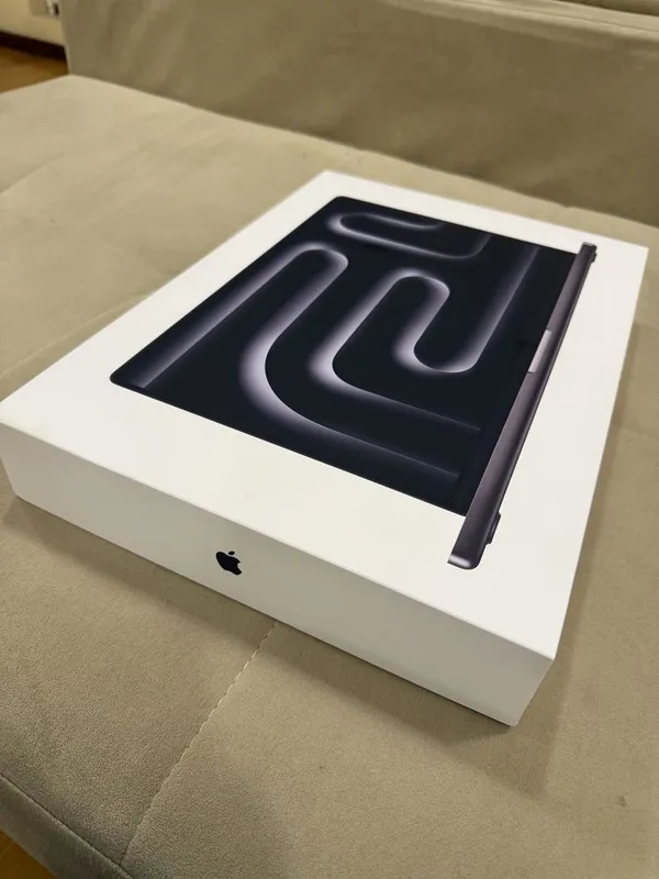 Macbook Pro 16 inch M5 Max chip 36 GB 2 TB storage — фото 1