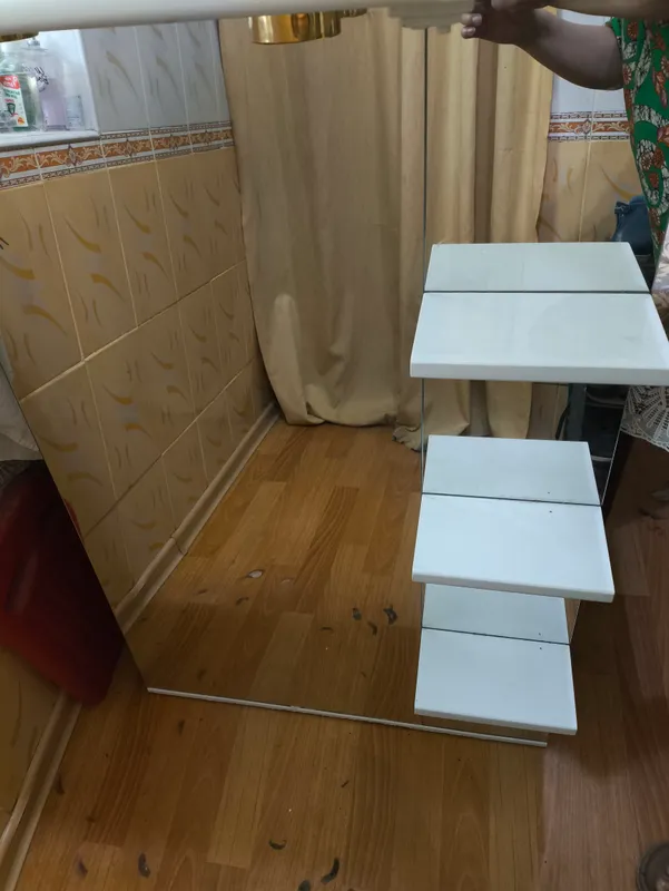 зеркало с тремя белыми полосками с боку , 70/106 2 зеркало с тремя белыми полосками с боку , 70/106 2