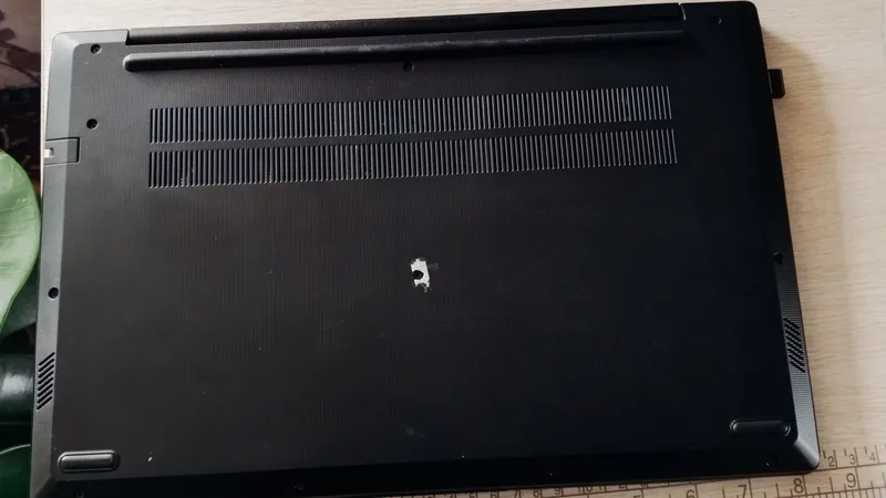 Lenovo noutbokkk srochna sotiladi