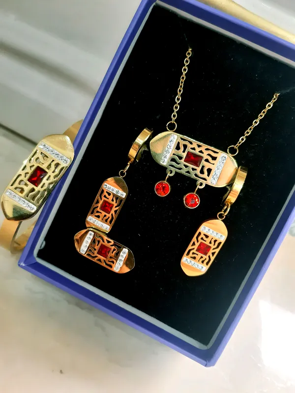 Не темнеющий комплект Swarovski. 1