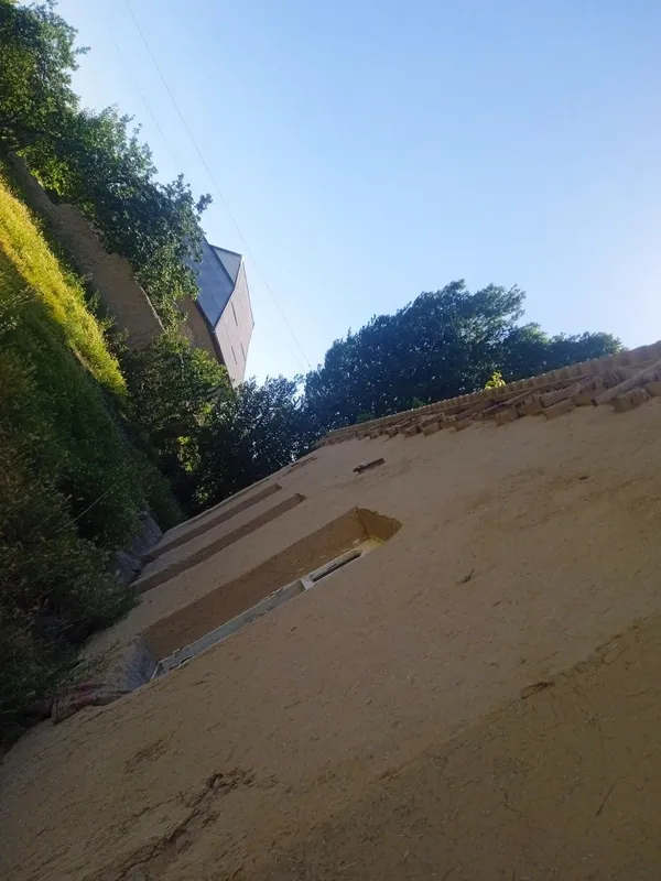 Uchastka yer sotiladi srochna 4